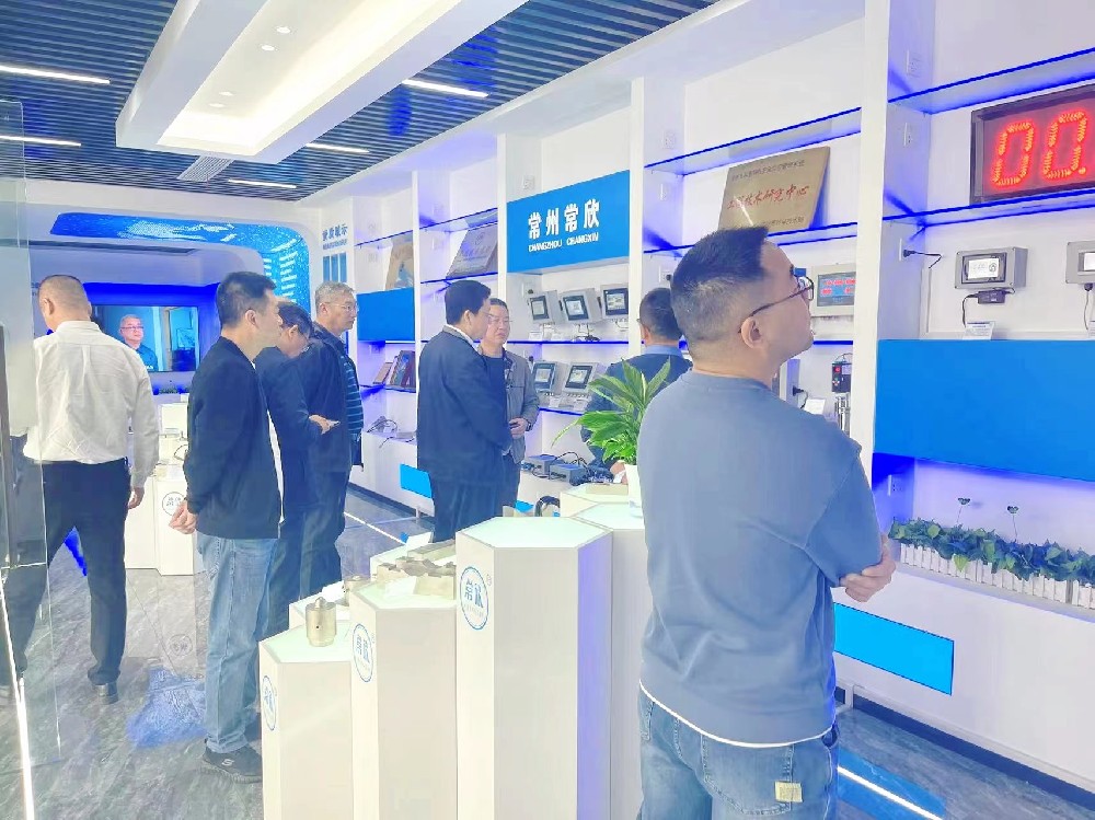 熱烈祝賀中國重型機械工業(yè)協會橋式起重機專業(yè)委員會九屆八次理 事會暨十屆一次會員大會在江蘇省常州市召開順利召開并圓滿結束！